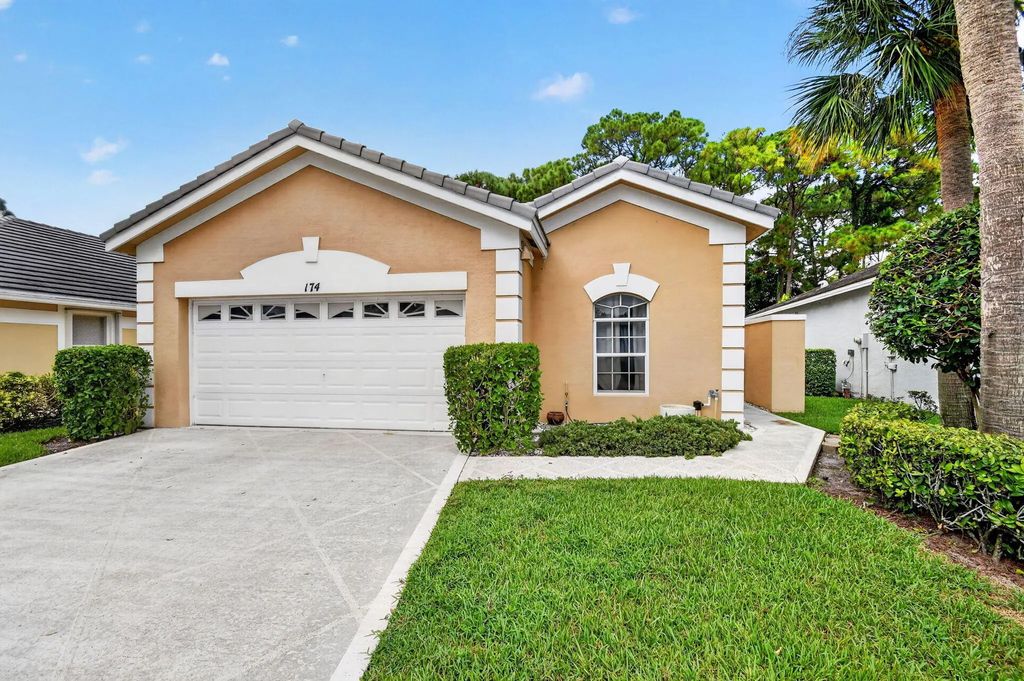 174 Harbor Lake Circle, Greenacres