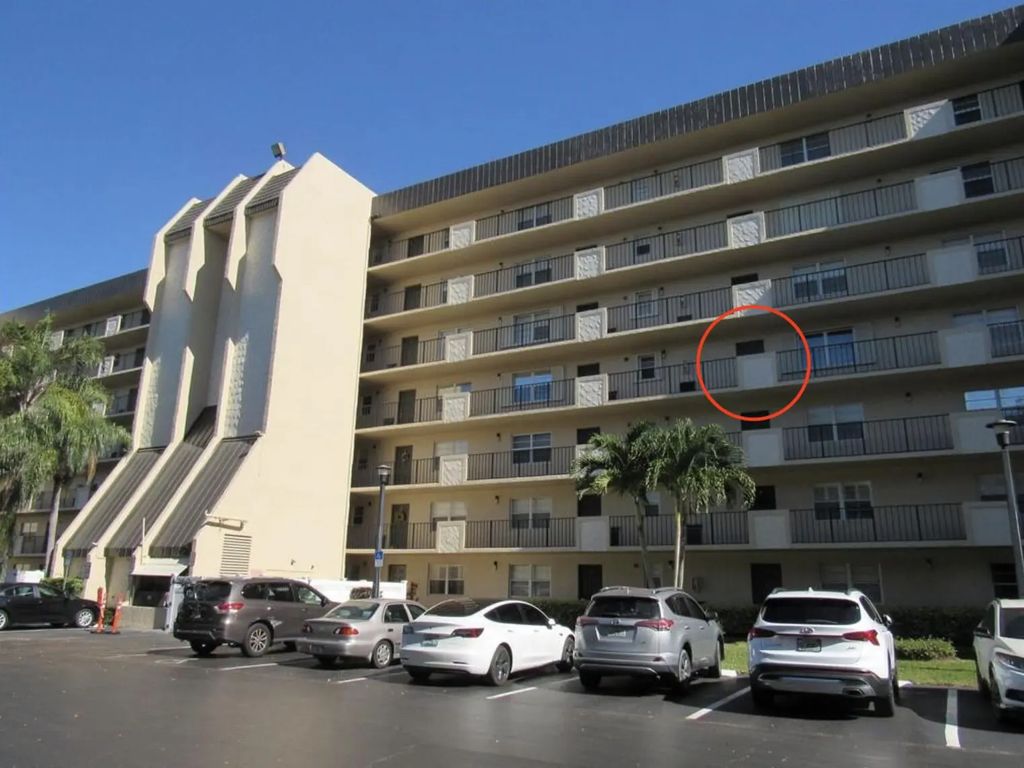 3300 W Rolling Hills Circle #apt 408, Davie