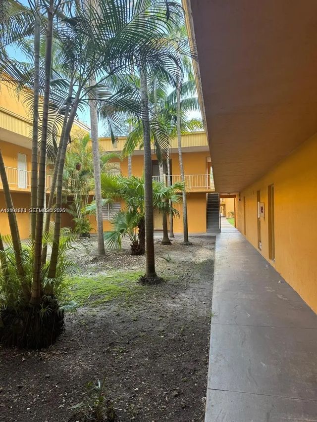 2 of 11 - 17901 Nw 68th Avenue #r102, Hialeah, FL