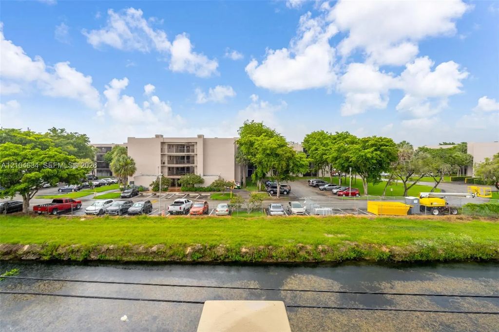 8475 Sw 137th Avenue #8475, Miami