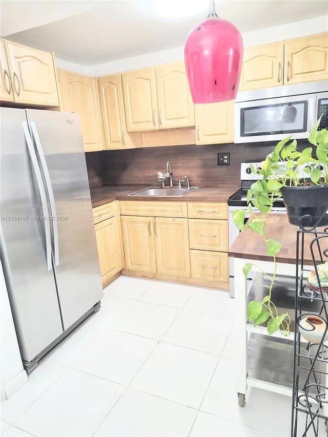 4 of 19 - 9061 Sunrise Lakes Boulevard #102, Sunrise, FL
