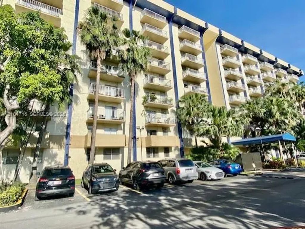 801 Nw 47th Avenue #915w, Miami