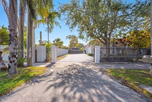 3 of 46 - 5750 Sw 67th Avenue, Miami, FL