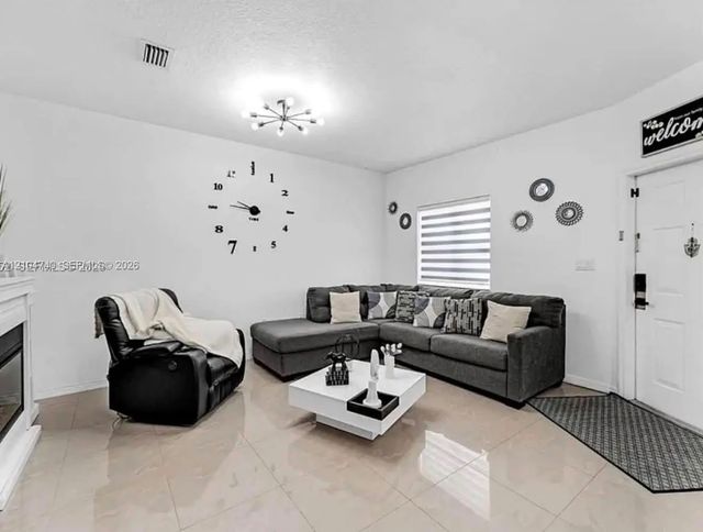 3 of 14 - 1687 Se 30th Street, Homestead, FL