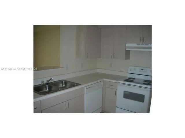 4 of 26 - 50 Menores Avenue #612, Coral Gables, FL