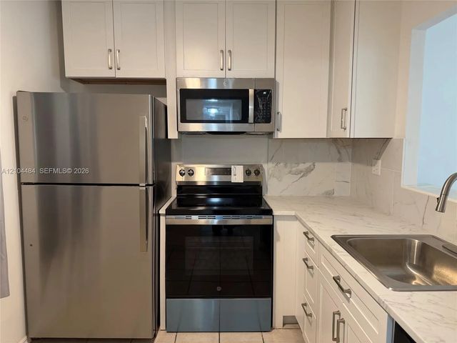 5001 W Oakland Park Boulevard #305, Lauderdale Lakes