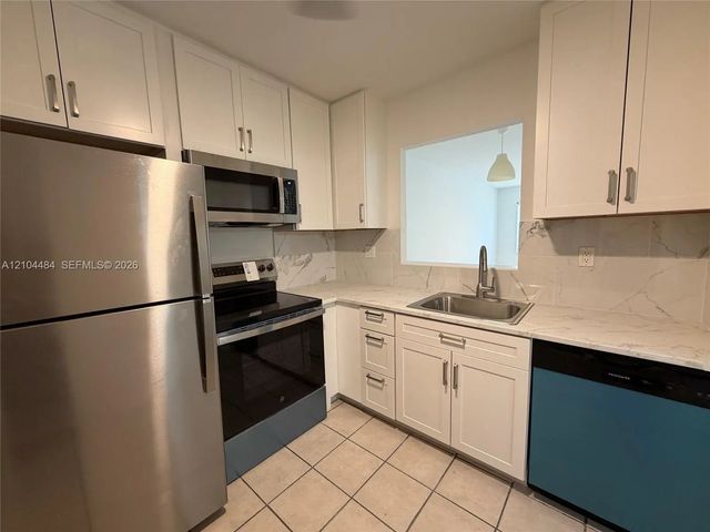 2 of 15 - 5001 W Oakland Park Boulevard #305, Lauderdale Lakes, FL