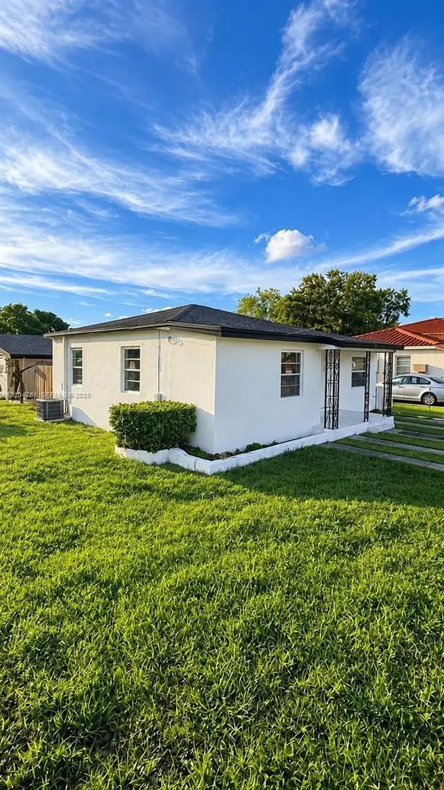 4 of 26 - 250 Nw 34th Avenue, Miami, FL