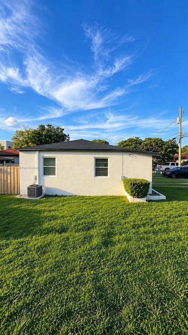 5 of 26 - 250 Nw 34th Avenue, Miami, FL