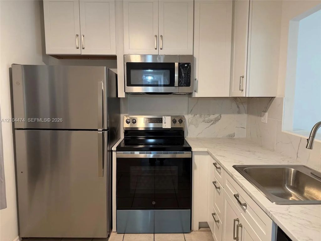 5001 W Oakland Park Boulevard #305, Lauderdale Lakes
