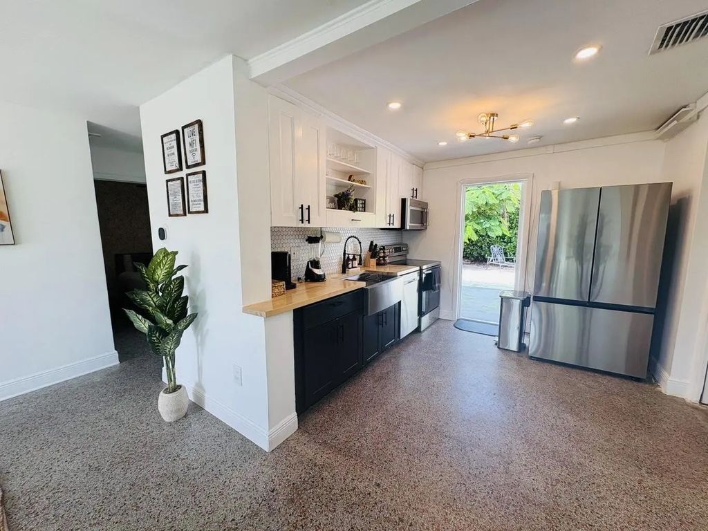 2711 Ne 11th Terrace, Pompano Beach