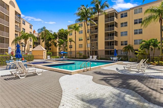 4 of 13 - 8215 Lake Drive #502, Doral, FL