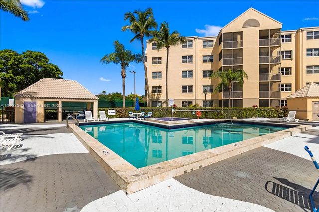 5 of 13 - 8215 Lake Drive #502, Doral, FL