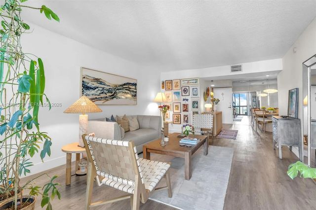 5 of 35 - 2333 Brickell Avenue #1808, Miami, FL