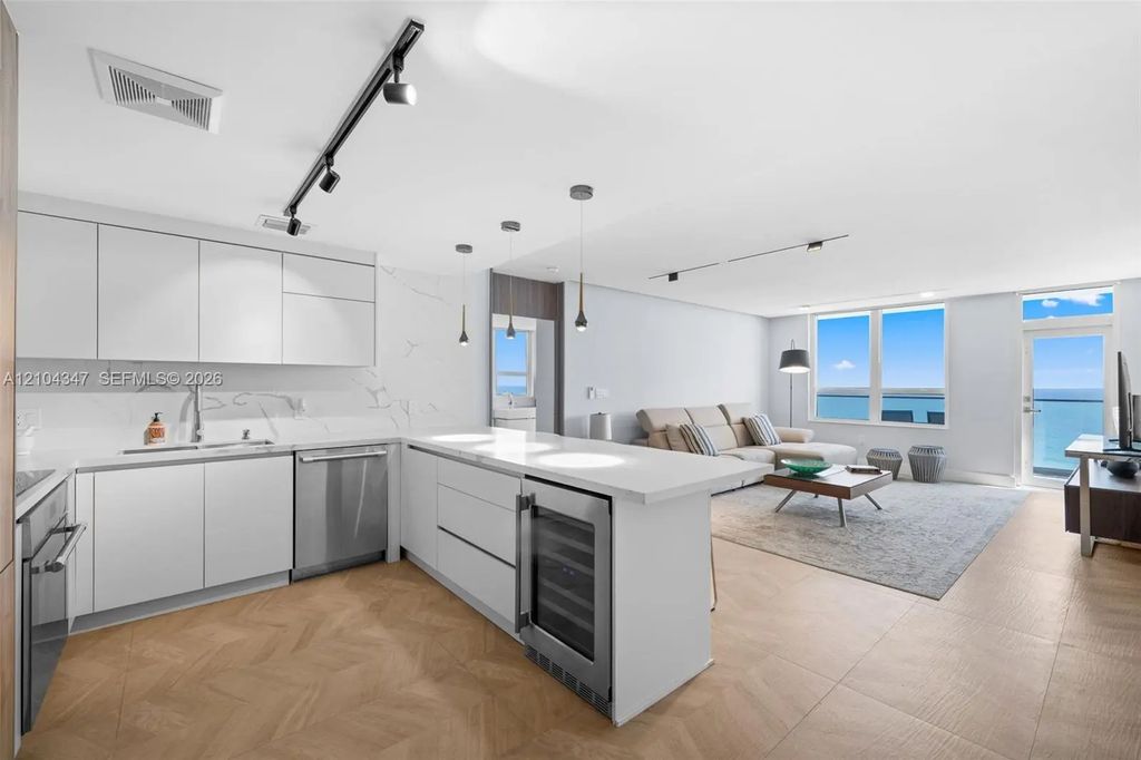 10185 Collins Avenue #919, Bal Harbour