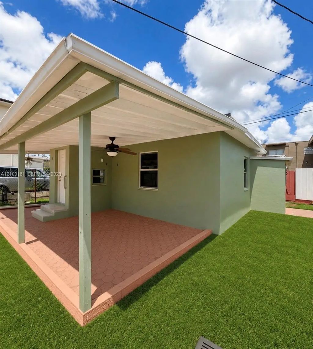 8548 Lake Point Court, Lake Worth