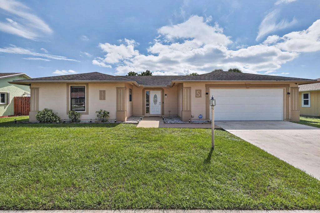 2523 Doral Way, Riviera Beach