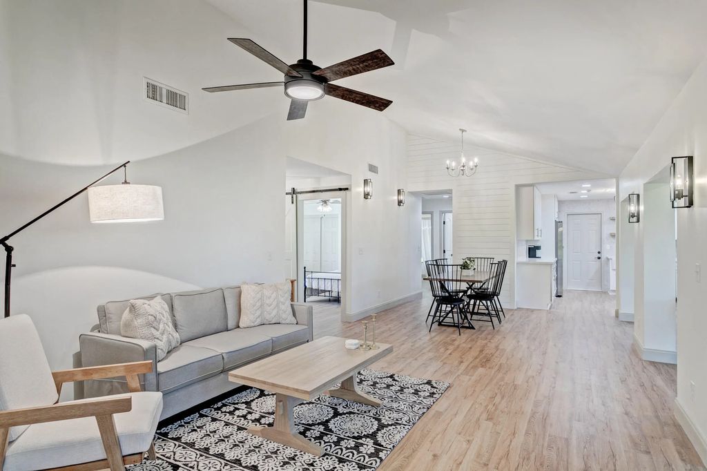 24 Ironwood Way N, Palm Beach Gardens