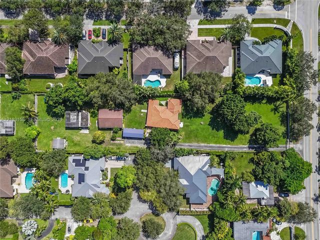 4 of 10 - 5821 Sw 67th Avenue, South Miami, FL