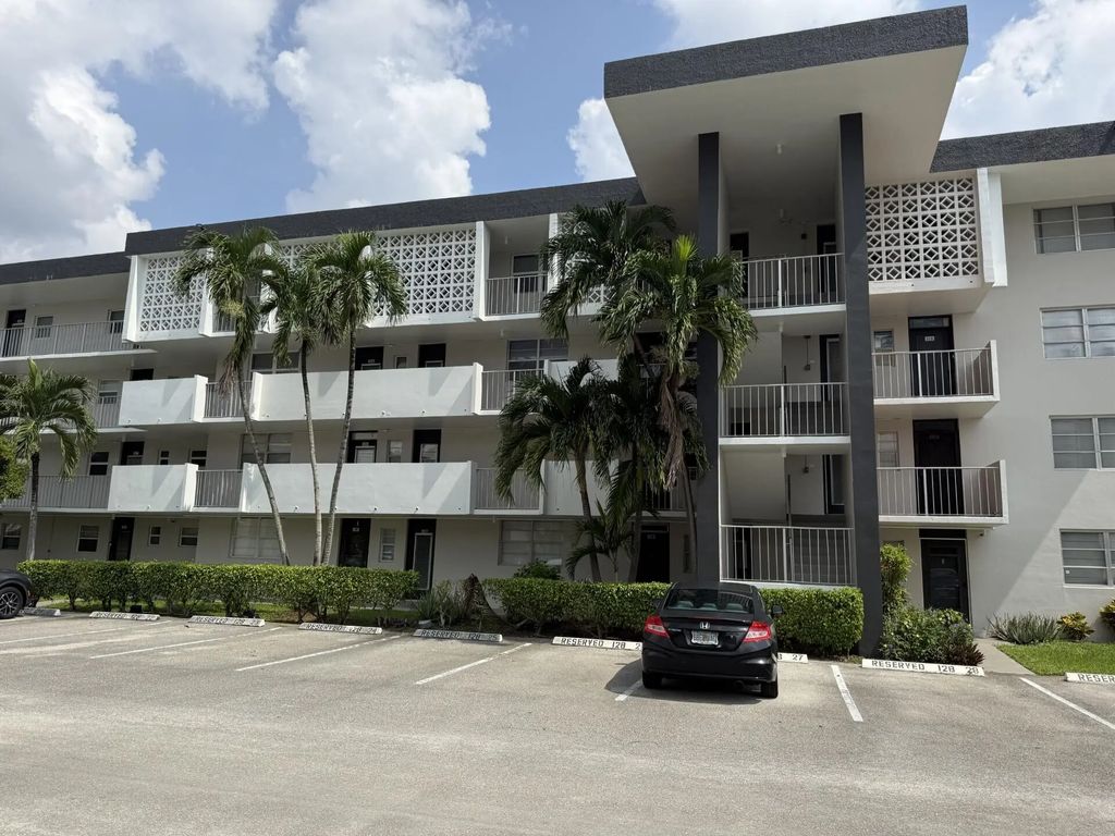 2991 Nw 46th Avenue #207, Lauderdale Lakes