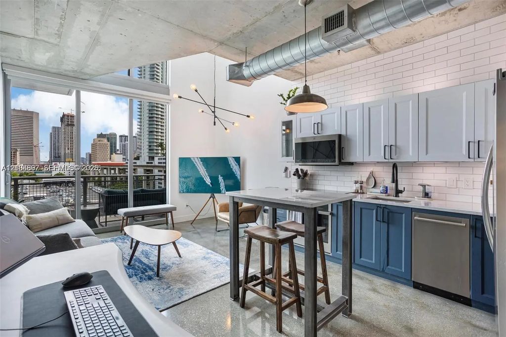 690 Sw 1st Court #1005, Miami