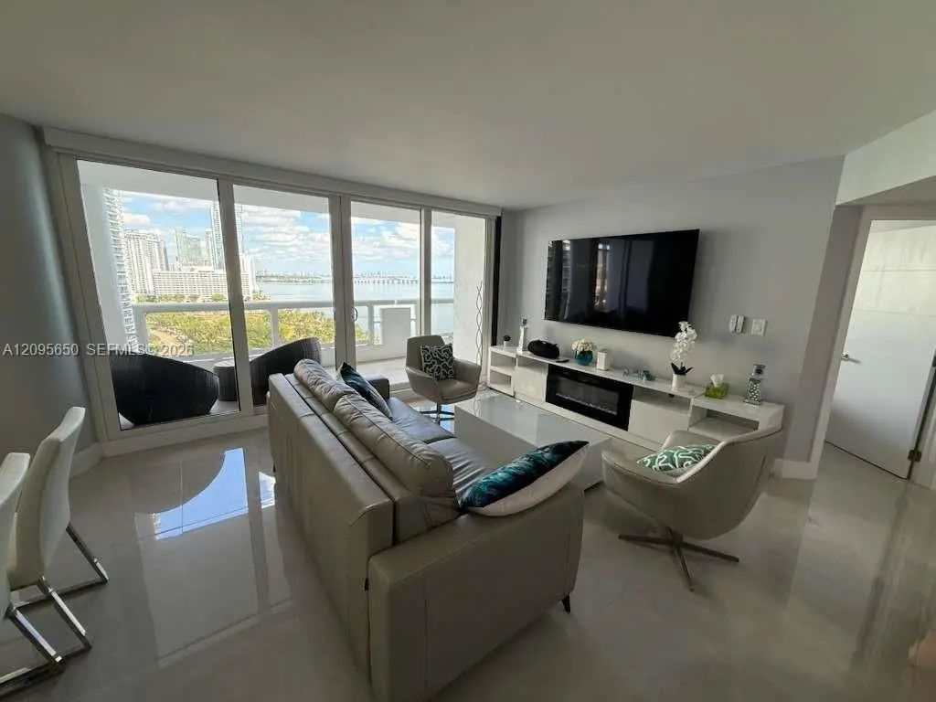 1717 N Bayshore Drive #a-1840, Miami