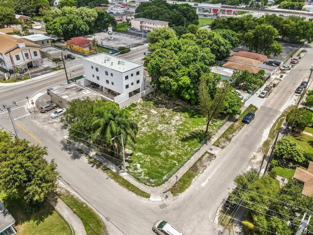 2895 Nw 45th Street, Miami