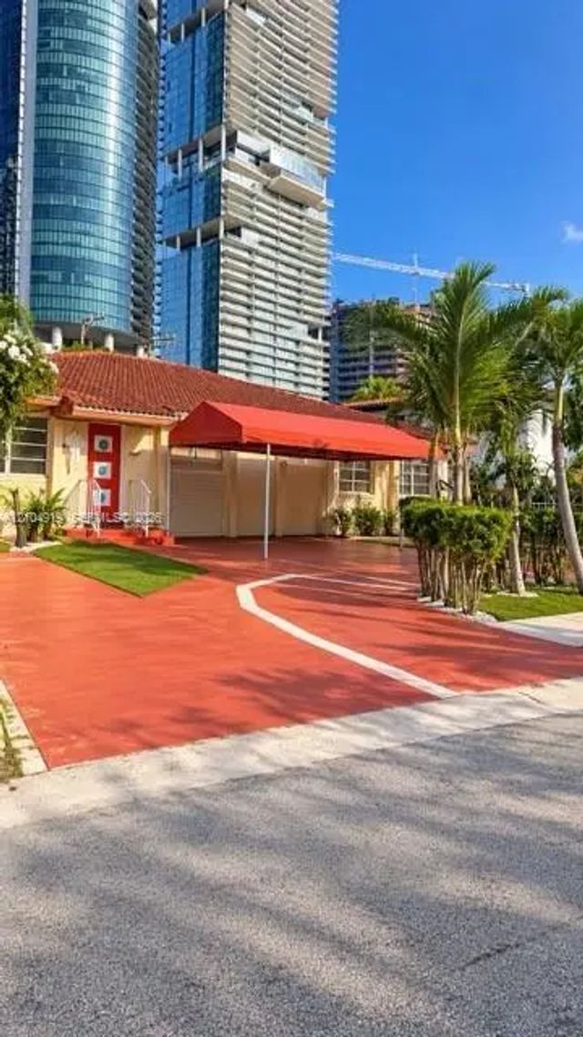 4 of 14 - 18605 Atlantic Boulevard, Sunny Isles Beach, FL