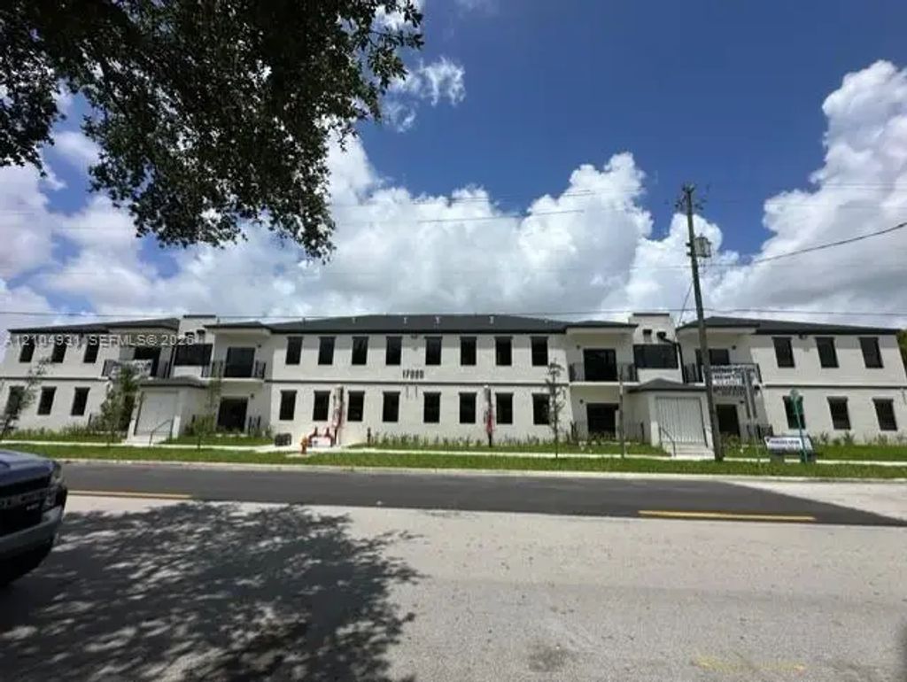 17020 Sw 104th Avenue #105, Miami