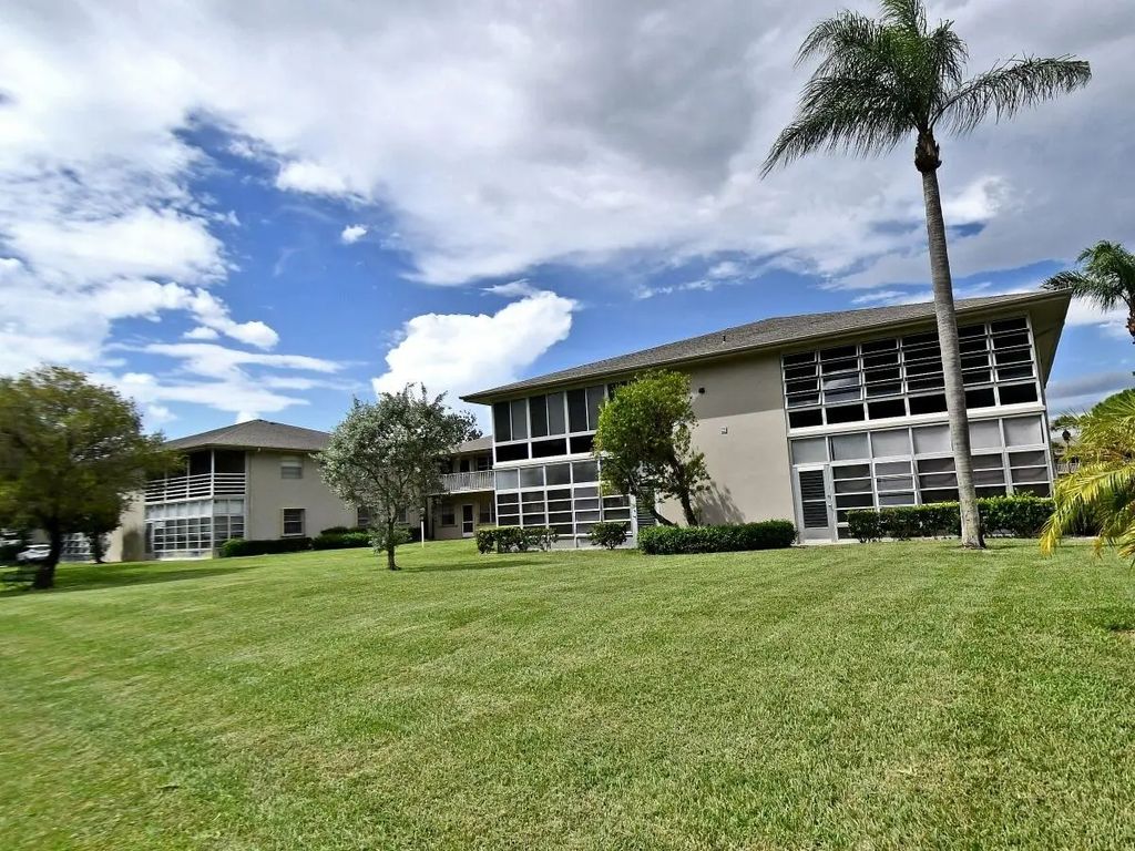 12 Lake Vista Trail #202, Port St. Lucie