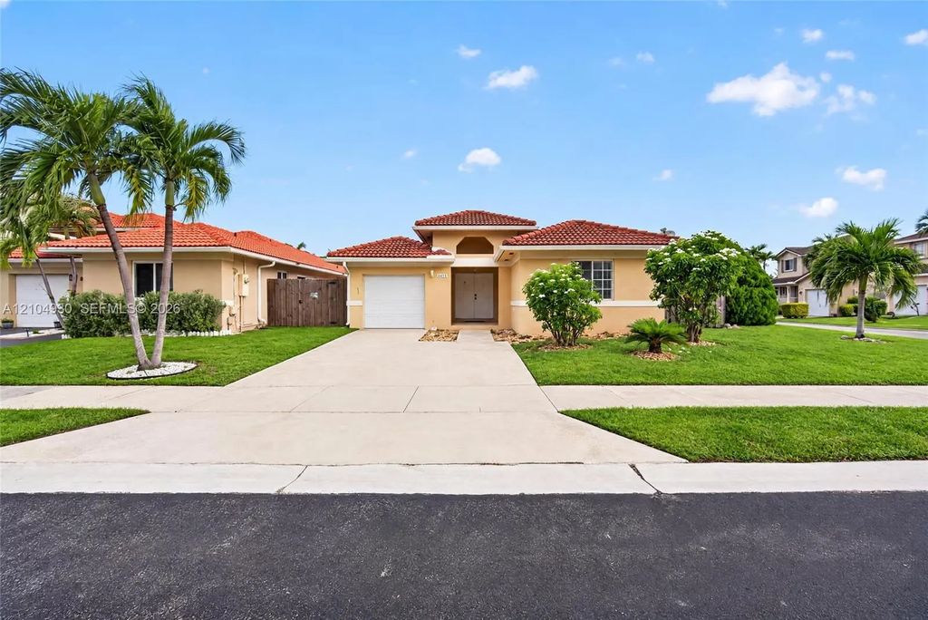 8949 Sw 215 Terrace, Cutler Bay