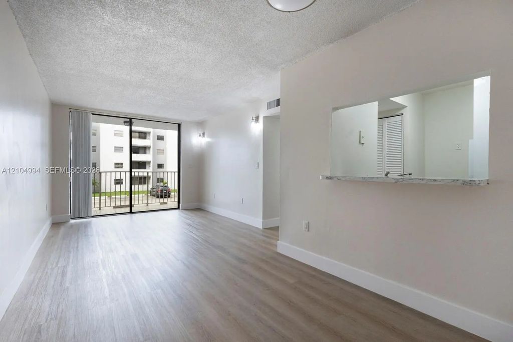 8145 Nw 7th Street #211, Miami