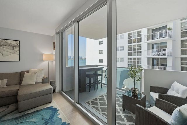 4 of 19 - 1200 West Avenue #324, Miami Beach, FL