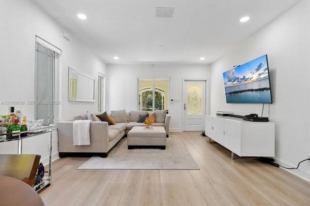 5 of 40 - 2231 Sw 17th Street, Miami, FL