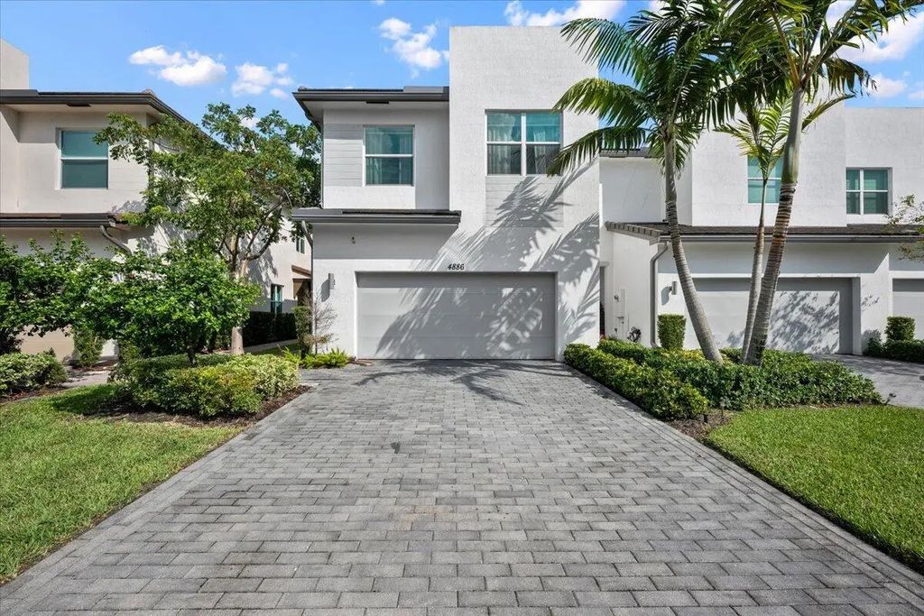 4886 Navali Drive, Wellington