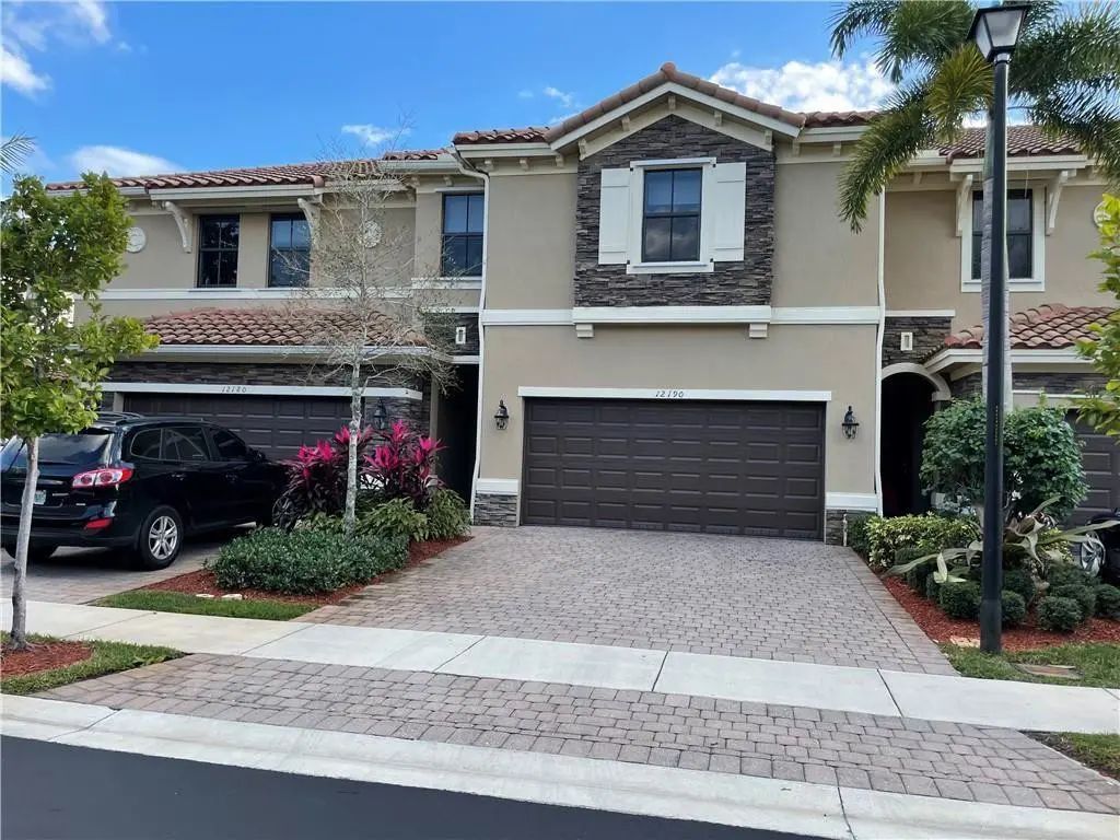 12190 Village Place, Davie