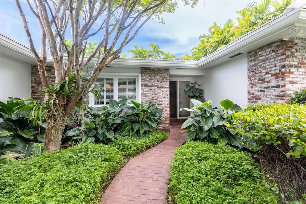 6915 Barquera Street, Coral Gables