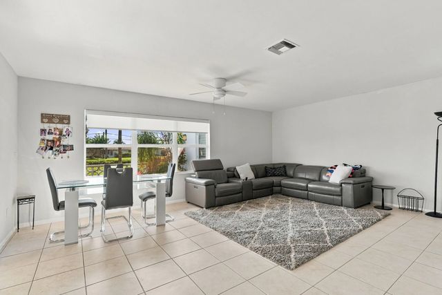 3 of 42 - 2886 Fernley Drive E #32, West Palm Beach, FL