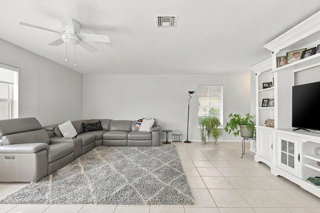 4 of 42 - 2886 Fernley Drive E #32, West Palm Beach, FL
