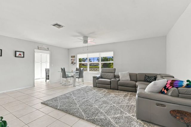 5 of 42 - 2886 Fernley Drive E #32, West Palm Beach, FL
