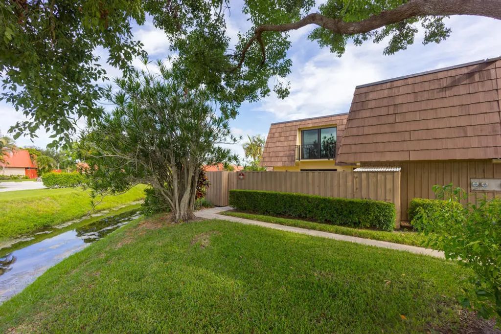 818 8th Court, Palm Beach Gardens