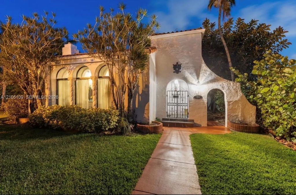 1134 Harrison Street, Hollywood