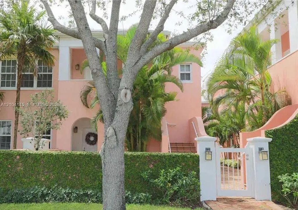 578 Loretto Avenue #5, Coral Gables