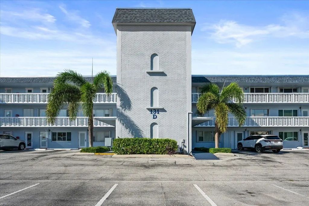 131 Doolen Court #207, North Palm Beach