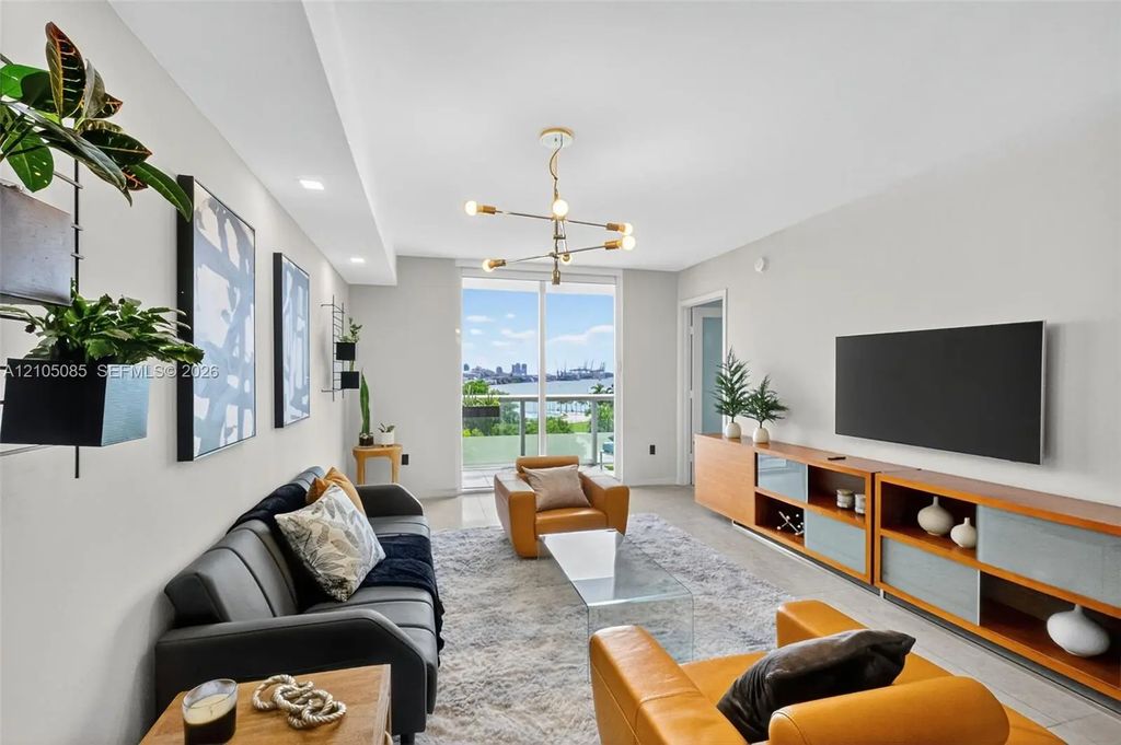 50 Biscayne Boulevard #710, Miami