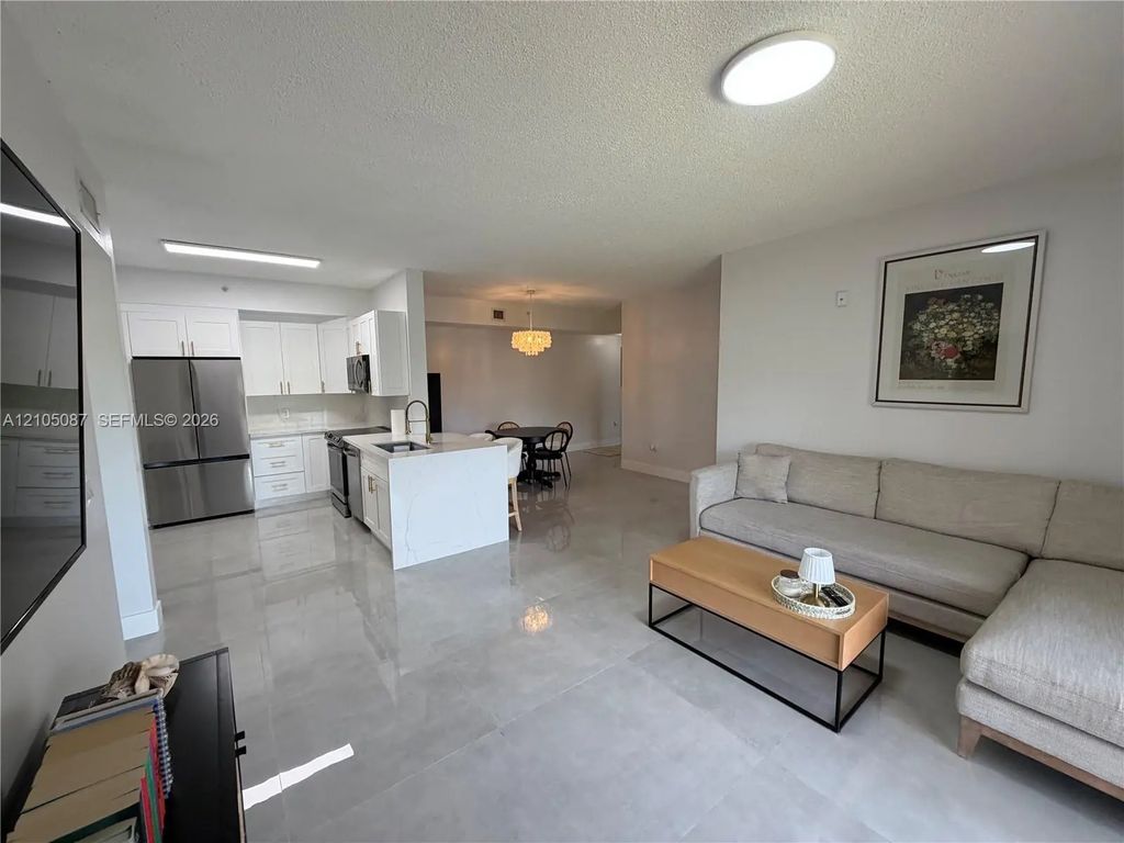 6984 Sw 39th Street #h205, Davie