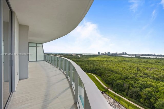 2411 Laguna Circle #1505, North Miami