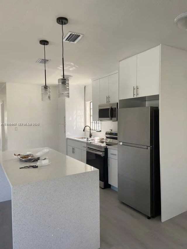 5 of 15 - 1840 Ne 174th Street, North Miami Beach, FL