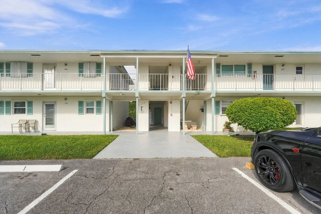 1117 Lake Terrace #112, Boynton Beach
