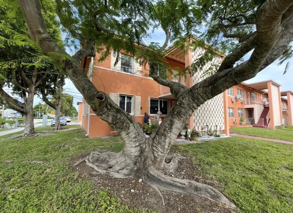 3591 Sw 10th Street #12b, Miami